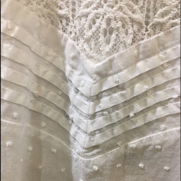 SIGNATURE STUDIO Lace & Eyelet Tunic - Picture 5 of 14